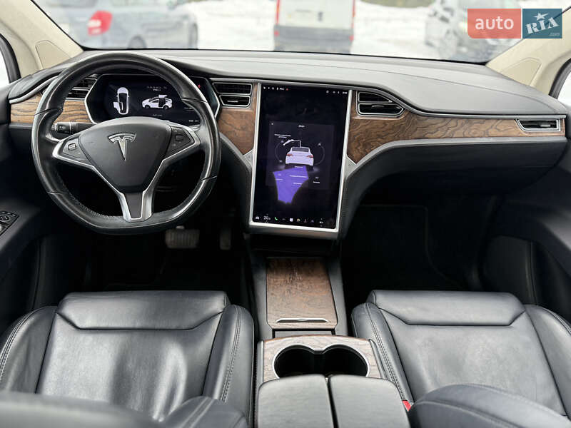 Внедорожник / Кроссовер Tesla Model X 2018 в Городке