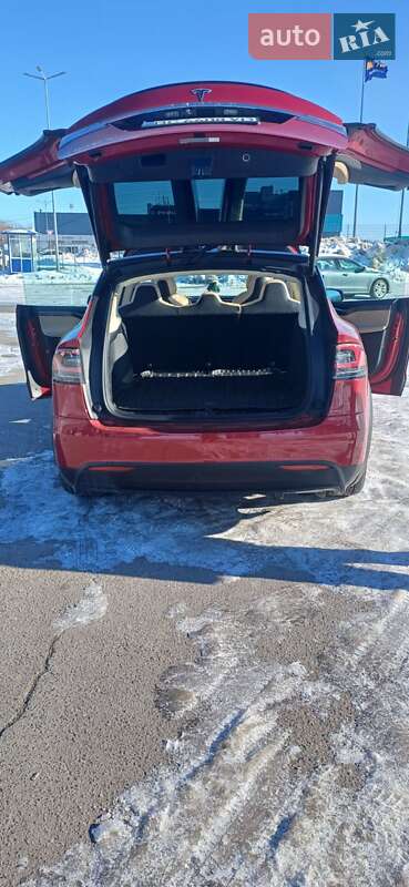 Позашляховик / Кросовер Tesla Model X 2017 в Львові