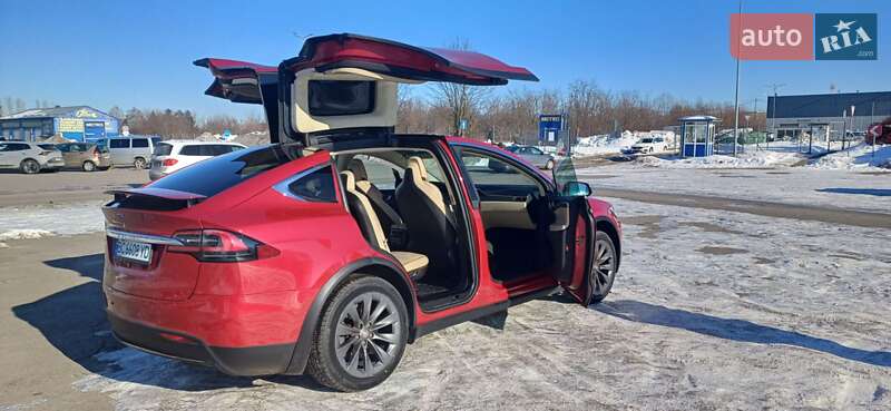 Позашляховик / Кросовер Tesla Model X 2017 в Львові