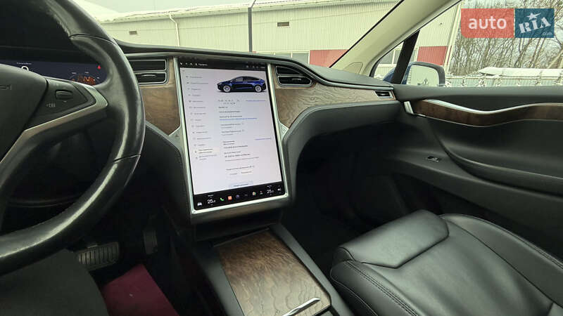 Внедорожник / Кроссовер Tesla Model X 2017 в Луцке