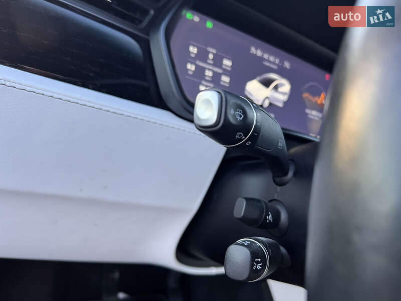 Позашляховик / Кросовер Tesla Model X 2019 в Львові