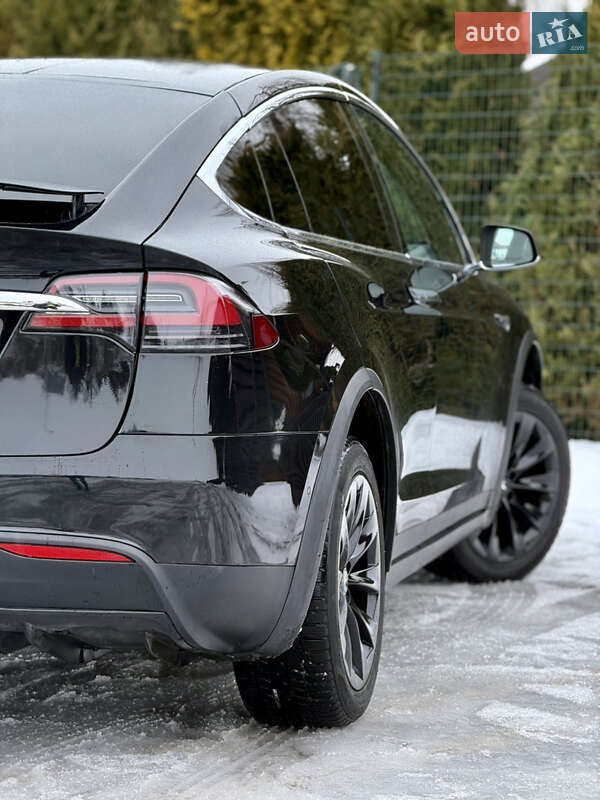 Позашляховик / Кросовер Tesla Model X 2017 в Стрию