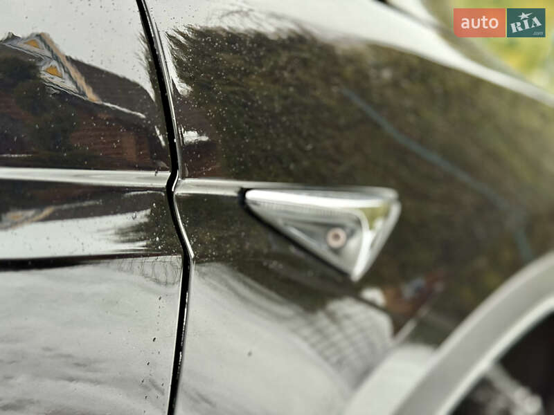 Позашляховик / Кросовер Tesla Model X 2017 в Стрию