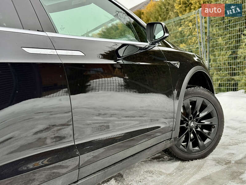 Позашляховик / Кросовер Tesla Model X 2017 в Стрию