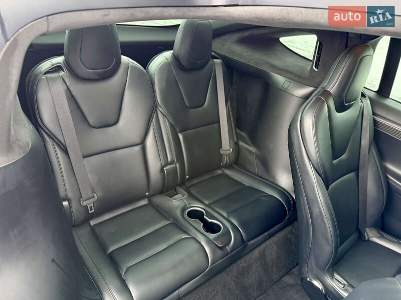 Позашляховик / Кросовер Tesla Model X 2017 в Стрию