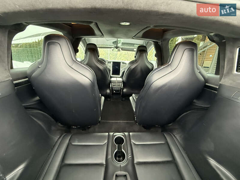 Позашляховик / Кросовер Tesla Model X 2017 в Стрию