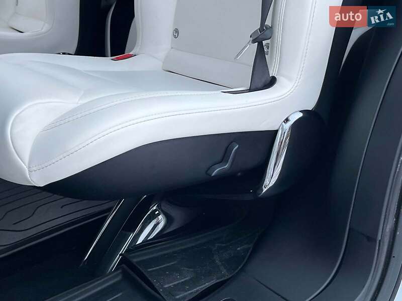 Позашляховик / Кросовер Tesla Model X 2019 в Києві