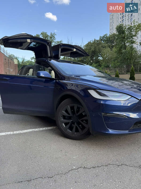 2021 Tesla Model X, VIN 7SAXCBE52NF327145:plate — фото 1 (autoria)
