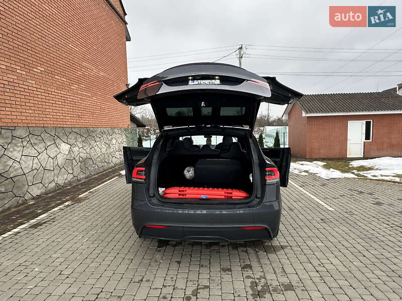 Позашляховик / Кросовер Tesla Model X 2023 в Ратному