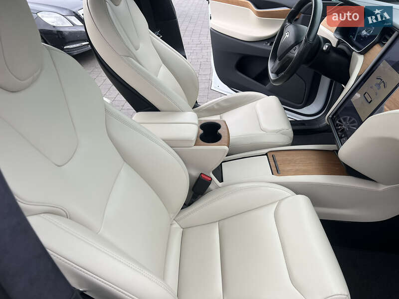 Внедорожник / Кроссовер Tesla Model X 2019 в Стрые