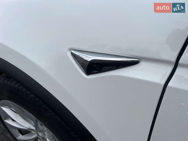 Внедорожник / Кроссовер Tesla Model X 2019 в Стрые