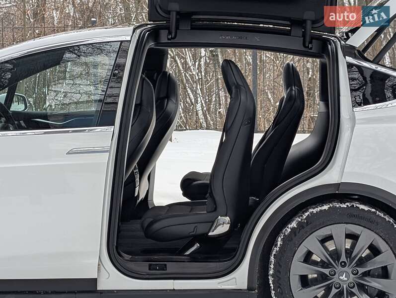 Позашляховик / Кросовер Tesla Model X 2017 в Києві фото 11 Позашляховик / Кросовер Tesla Model X 2017 в Києві