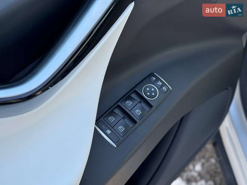 Позашляховик / Кросовер Tesla Model X 2017 в Львові фото 12 Позашляховик / Кросовер Tesla Model X 2017 в Львові