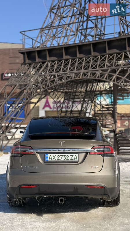 Позашляховик / Кросовер Tesla Model X 2016 в Харкові