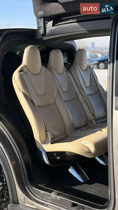 Позашляховик / Кросовер Tesla Model X 2016 в Харкові