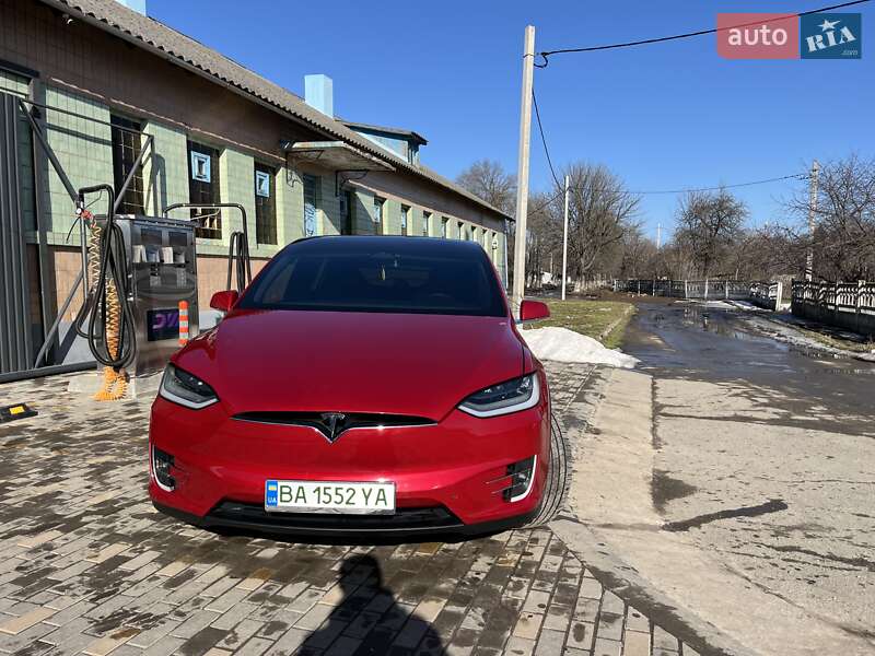 Позашляховик / Кросовер Tesla Model X 2019 в Саврані