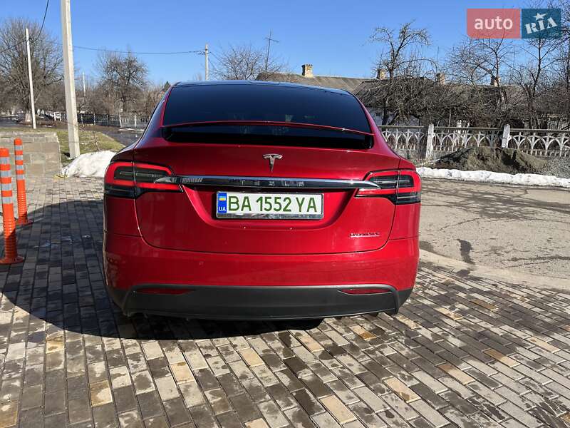 Позашляховик / Кросовер Tesla Model X 2019 в Саврані