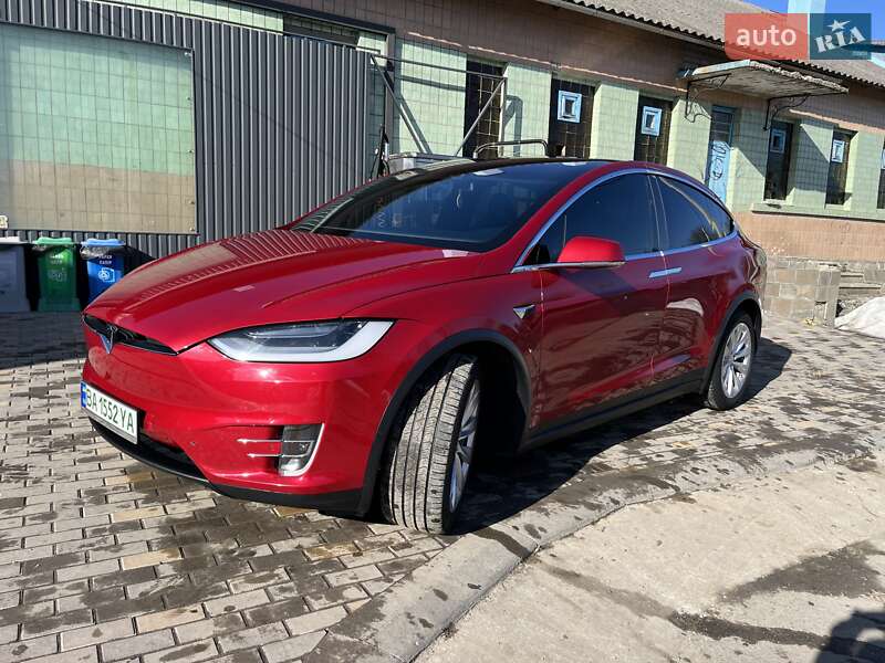 Позашляховик / Кросовер Tesla Model X 2019 в Саврані