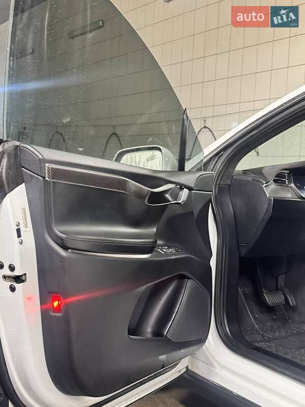 Внедорожник / Кроссовер Tesla Model X 2017 в Сарнах