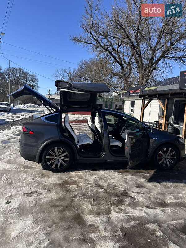 Позашляховик / Кросовер Tesla Model X 2016 в Пісківці