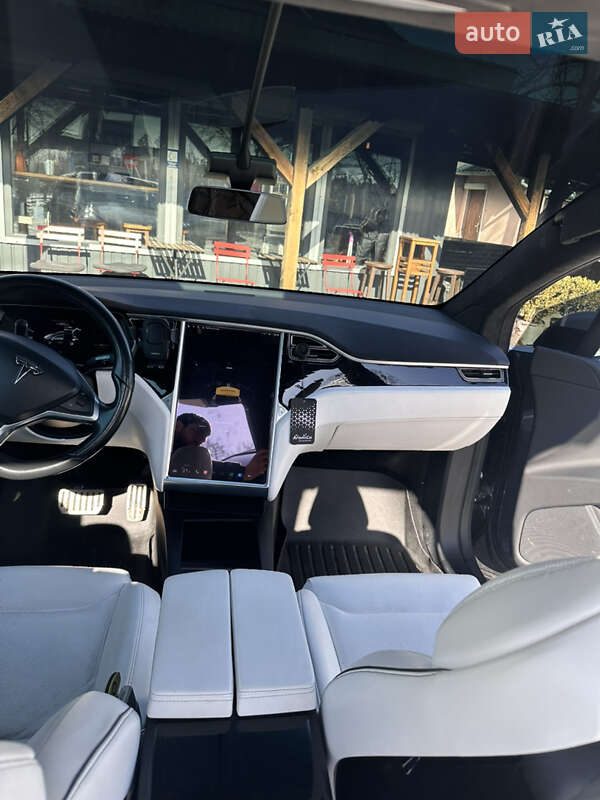 Позашляховик / Кросовер Tesla Model X 2016 в Пісківці