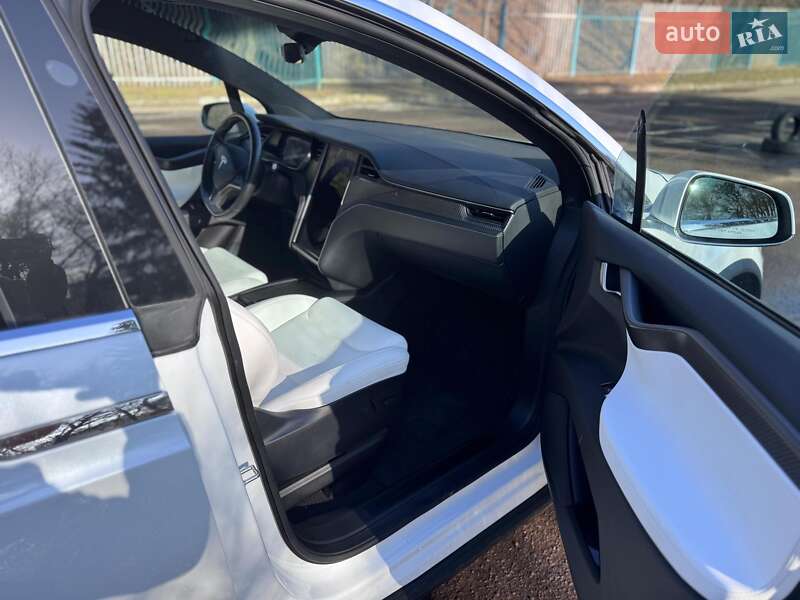 Позашляховик / Кросовер Tesla Model X 2020 в Львові