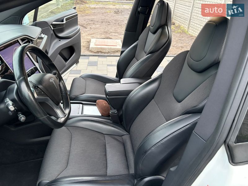 Внедорожник / Кроссовер Tesla Model X 2017 в Днепре