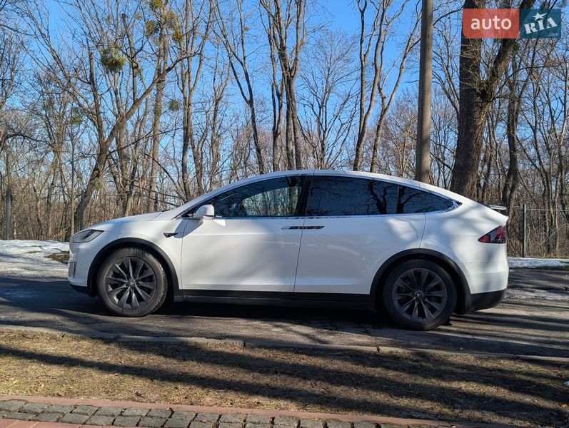 Позашляховик / Кросовер Tesla Model X 2017 в Києві