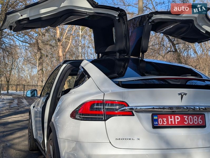 Позашляховик / Кросовер Tesla Model X 2017 в Києві