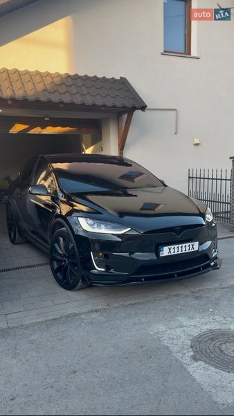 Позашляховик / Кросовер Tesla Model X 2018 в Івано-Франківську