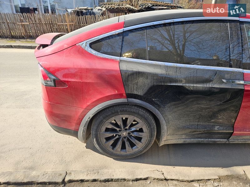 Позашляховик / Кросовер Tesla Model X 2016 в Львові