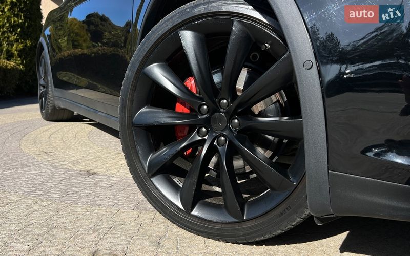 Позашляховик / Кросовер Tesla Model X 2019 в Львові