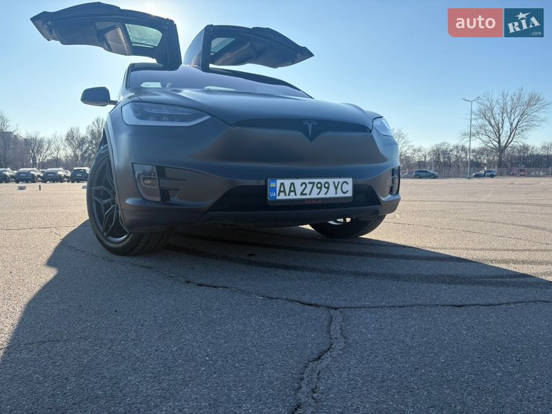 Позашляховик / Кросовер Tesla Model X 2017 в Дніпрі