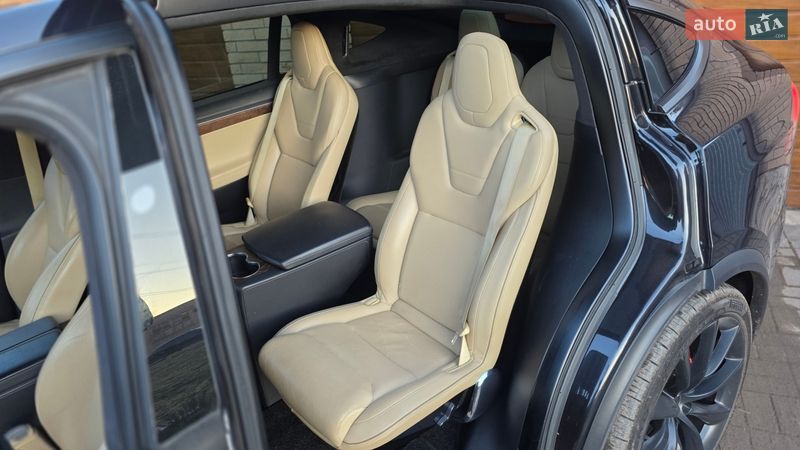 Внедорожник / Кроссовер Tesla Model X 2017 в Кривом Роге