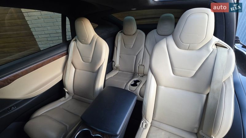 Внедорожник / Кроссовер Tesla Model X 2017 в Кривом Роге