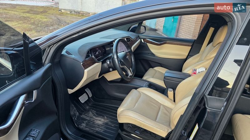 Внедорожник / Кроссовер Tesla Model X 2017 в Кривом Роге