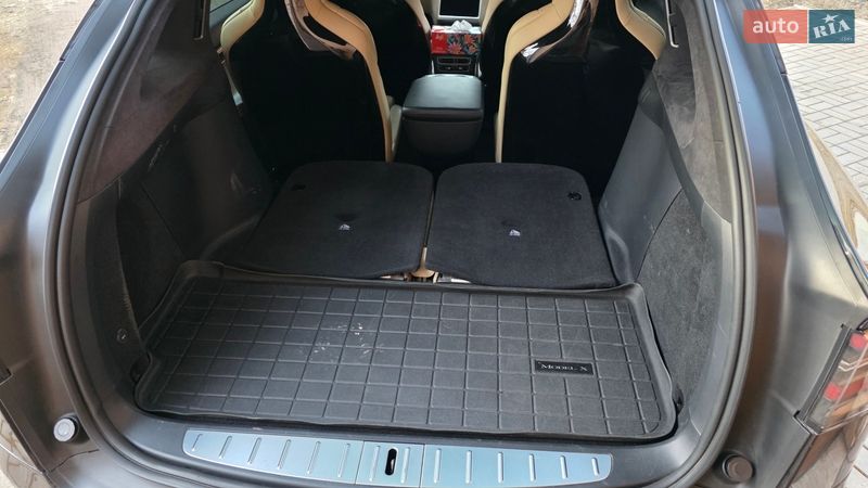 Внедорожник / Кроссовер Tesla Model X 2017 в Кривом Роге