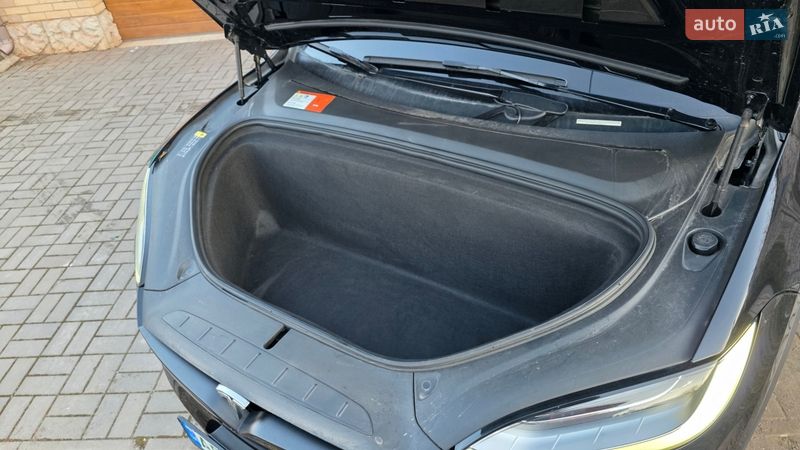 Внедорожник / Кроссовер Tesla Model X 2017 в Кривом Роге