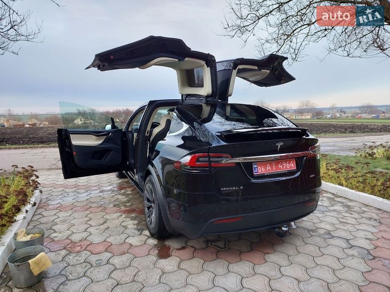 Внедорожник / Кроссовер Tesla Model X 2018 в Синельниково
