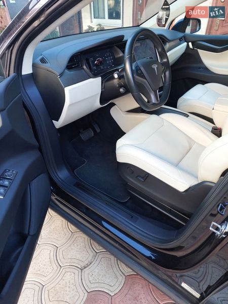 Внедорожник / Кроссовер Tesla Model X 2018 в Синельниково