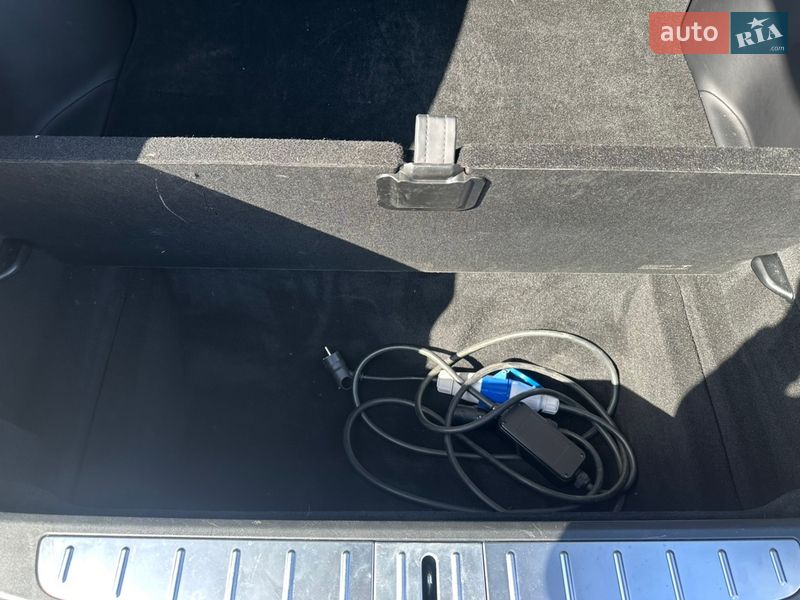 Внедорожник / Кроссовер Tesla Model X 2018 в Валках