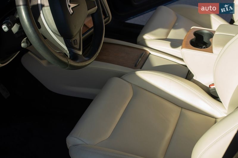 Позашляховик / Кросовер Tesla Model X 2020 в Дніпрі