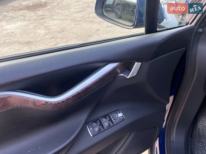 Внедорожник / Кроссовер Tesla Model X 2016 в Львове