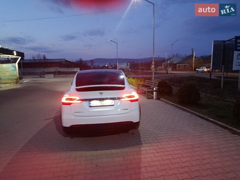 Внедорожник / Кроссовер Tesla Model X 2017 в Иршаве