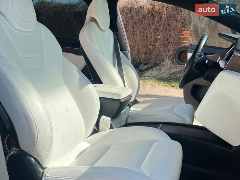 Позашляховик / Кросовер Tesla Model X 2016 в Львові фото 13 Позашляховик / Кросовер Tesla Model X 2016 в Львові