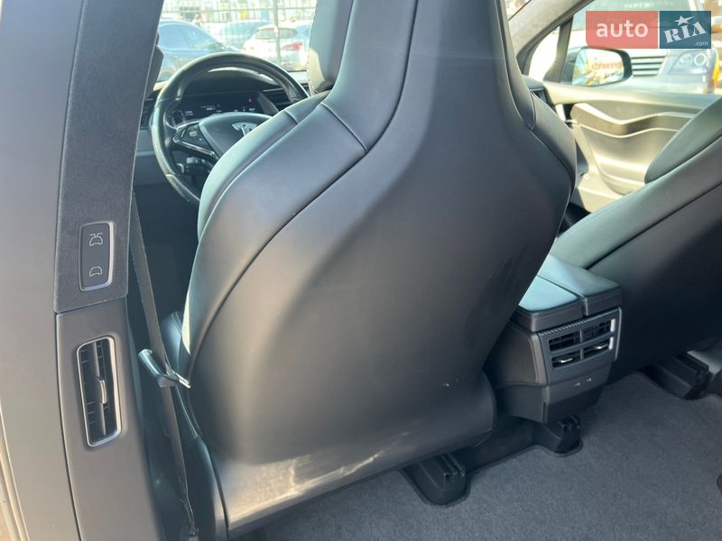 Позашляховик / Кросовер Tesla Model X 2018 в Києві