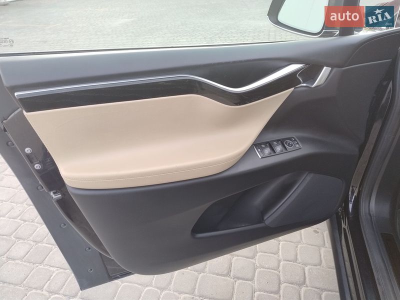 Позашляховик / Кросовер Tesla Model X 2016 в Львові фото 25 Позашляховик / Кросовер Tesla Model X 2016 в Львові