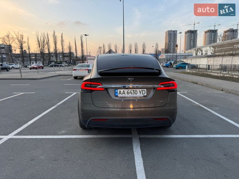 Позашляховик / Кросовер Tesla Model X 2016 в Києві