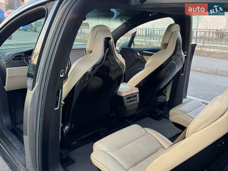 Позашляховик / Кросовер Tesla Model X 2016 в Києві