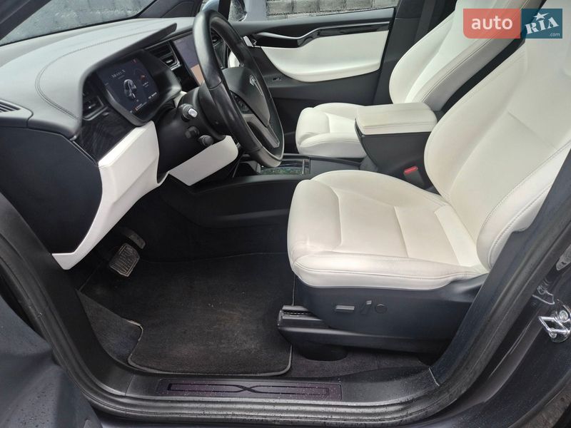 Позашляховик / Кросовер Tesla Model X 2020 в Коломиї